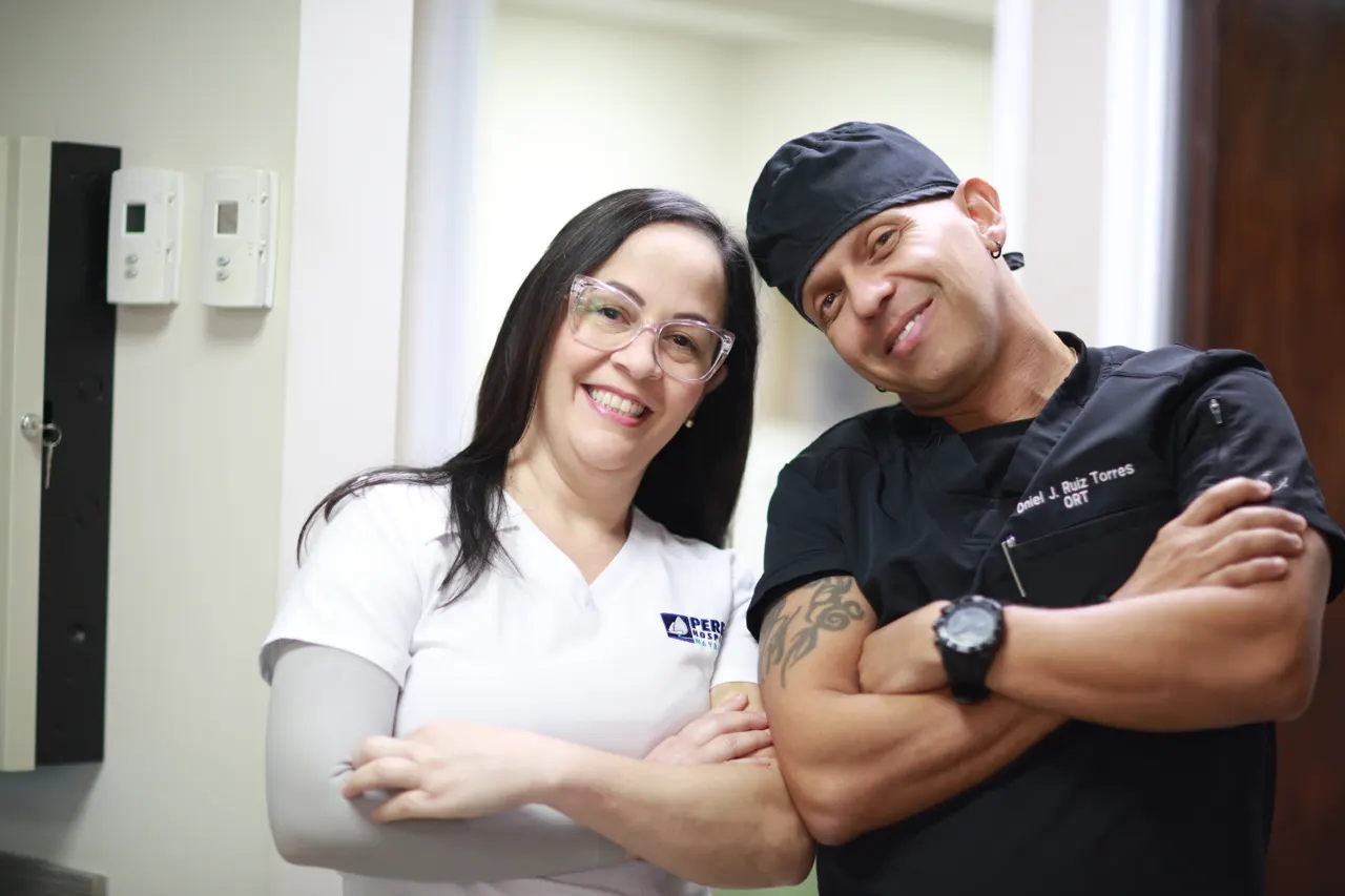 Equipo médico del Dr. Carcorze en el consultorio